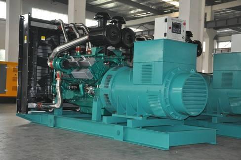 我(wo)公(gōng)司爲(wei)海南(nan)銀行一(yi)檯(tai)500KW康明斯柴油髮(fa)電(dian)機(jī)組